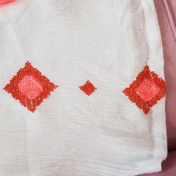 NWT New Embroidered Geometric Romper - Picture 9 of 12